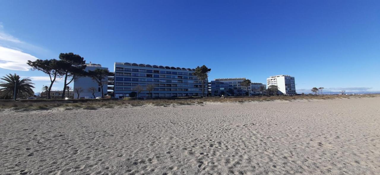 Port Cipriano Sur Les Toits , Vue Panoramique Sur La Mer Saint-Cyprien (Pyrenees-Orientales) Exterior foto